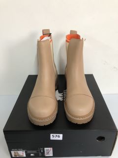 SOREL JOAN NOW CHELSEA HONEST BEIGE BOOT - SIZE 7 (682720)