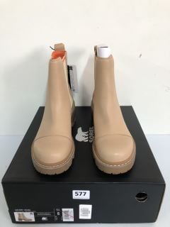 SOREL JOAN NOW CHELSEA HONEST BEIGE BOOT - SIZE 6 (682720)