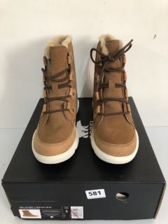 SOREL EXPLORER II JOAN FAUX FUR VELVET TAN BOOTS - SIZE 4 (682720)