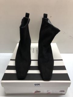 JOHN LEWIS PERTH BLACK BOOTS - SIZE 7 (666660)