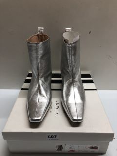 JOHN LEWIS PERTH SV BOOTS - SIZE 6 (666660)