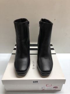 JOHN LEWIS PARADISE BLACK BOOTS - SIZE 7 (666660)