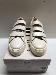 JOHN LEWIS FAWNE WHITE SHOES - SIZE 4 (666660)