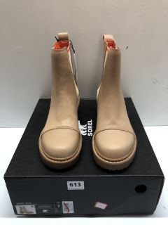 SOREL JOAN NOW CHELSEA HONEST BEIGE BOOTS - SIZE 7 (666660)