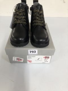 JOHN LEWIS COCO BOOT CHILDREN'S BLACK BOOTS - SIZE: C6 (603442)