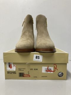 MICHAEL KORS REGAN FLAT CAMEL SUEDE BOOTS - SIZE: 8.5 - RRP.£108 (681370)