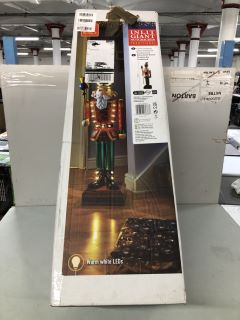 INLIT GIANT TRADITIONAL NUTCRACKER