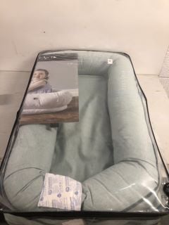 KATOT GRAND UNIQUE LOUNGING DOCK FOR TOTS (CAGE NUMBER 705574)