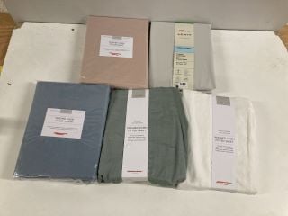 5 X BEDDING TO INCLUDE WASHED LINEN DUVET COVER SUPER KINGSIZE (CAGE NUMBER 712299)