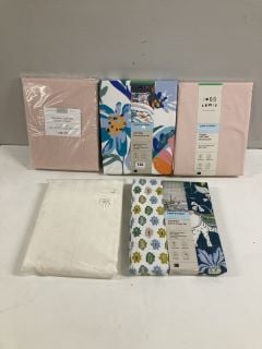 5 X BEDDING TO INCLUDE COTTON DUVET COVER SET (CAGE NUMBER 712299)