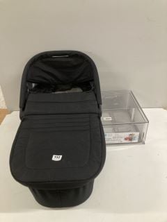 2 X ITEMS TO INCLUDE BABY CARRY COT IN BLACK (CAGE NUMBER 705040)