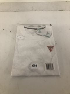 GUESS WHITE LOGO EMBROIDED TEE IN SIZE XS