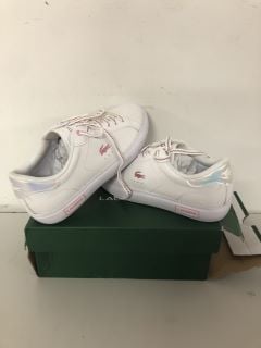 LACOSTE POWERCOURT 222 4 SFA TRAINERS IN WHITE LEATHER UK SIZE 5