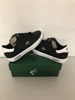 LACOSTE POWERCOURT 0721 1 SUJ IN BLACK/WHITE UK SIZE 5