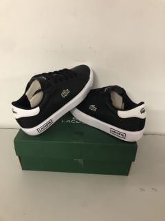 LACOSTE POWERCOURT 0721 1 SUJ IN BLACK/WHITE UK SIZE 2