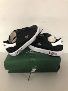 LACOSTE POWERCOURT 0721 1 SUJ IN BLACK/WHITE UK SIZE 2