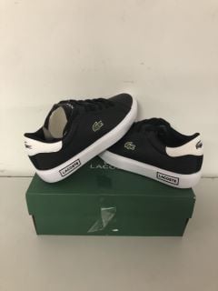 LACOSTE POWERCOURT 0721 1 SUJ IN BLACK/WHITE UK SIZE 2