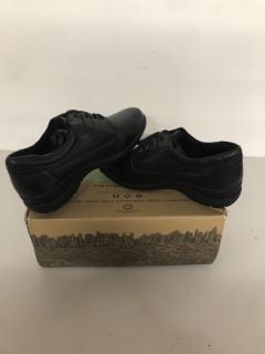 COTSWOLD SHOES IN FARMING BLACK SIZE 12