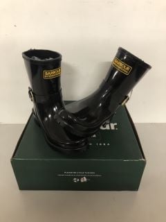 BARBOURLRF0075BK11 BOOTS UK SIZE 4