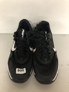 NIKE AIR MAX IN BLACK AND WHITE SIZE UK 8