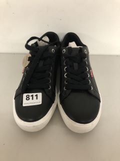 LEVI ORIGINAL STYLE SNEAKERS SIZE UK 5