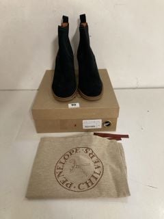 PAIR OF PENELOPE CHILVERS PALOMA ROCIERA HEELED BOOTS - SIZE 6 - RRP £80 (CAGE NUMBER 693540)