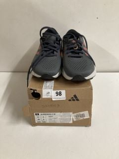 PAIR OF ADIDAS SUPERNOVA TRAINERS - SIZE UK 4 (CAGE NUMBER 688123)