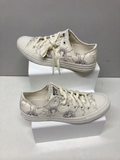 CONVERSE SNEAKERS SIZE 6