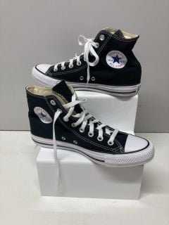 CONVERSE SNEAKERS SIZE 7