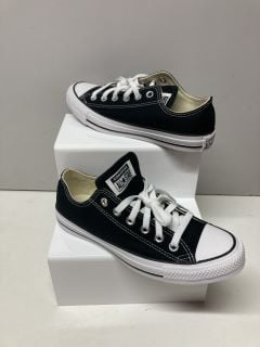 CONVERSE SNEAKERS SIZE6