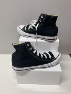 CONVERSE SNEAKERS SIZE 5