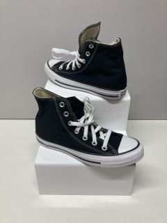 CONVERSE SNEAKERS SIZE 5