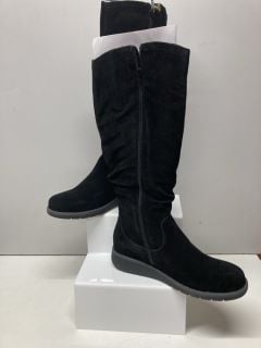 HUSH PUPPIES BOOTS SIZE 8