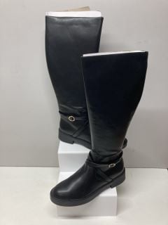 DESIGNER BLACK BOOTS SIZE 8