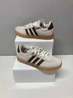 ADIDAS TRAINERS SIZE 4