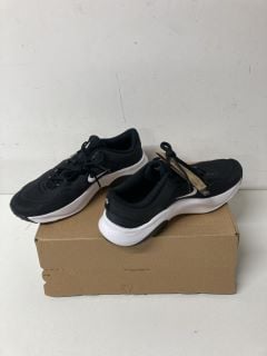 NIKE LEGEND TRAINERS SIZE 10