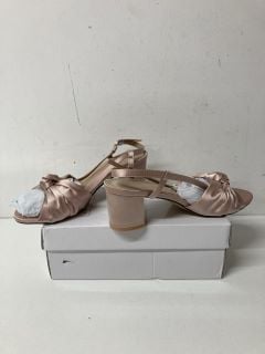 PEACH HEELS SIZE 39