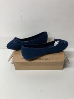 DESIGNER BLUE SHOES SIZE 9