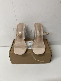 DESIGNER SHOES SIZE 5.5