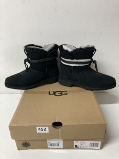 UGG BOOTS SIZE 2