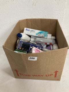 BOX OF ITEMS INC NITRILE WHITE POWDER FREE DISPOSABLE GLOVES