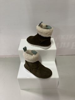 BANBROOKWARMK. WALNUT SUEDE BOOTS SIZE: 5.5 FIT F (628558)