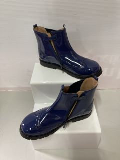 START RITE CHELSEA FRENCH NAVY PATENT BOOTS SIZE: L2 F (628558)