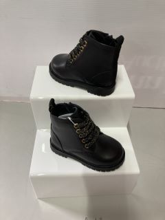 JOHN LEWIS COCO BOOT BLACK SIZE: C5 (628558)