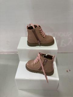 JOHN LEWIS COCO BOOT PINK SIZE: C4(628558)