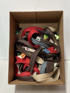 BOX OF ZIPS (729841)