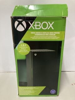 XBOX SERIES X REPLICA MINI FRIDGE COOLER