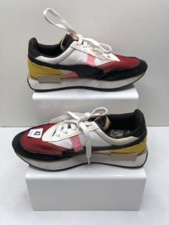 PUMA TRAINERS SIZE 5