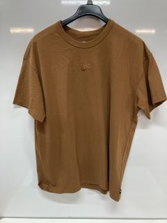 NIKE MENS BROWN T-SHIRT UK SIZE XL