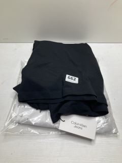 2 X CLOTHING ITEMS INC CALVIN KLEIN T-SHIRT UK SIZE M